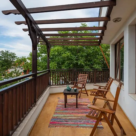 Cherry Guest house 2*